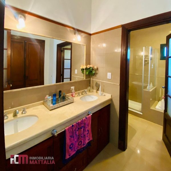 Elegante y luminosa propiedad de estilo clásico - Imagen 11