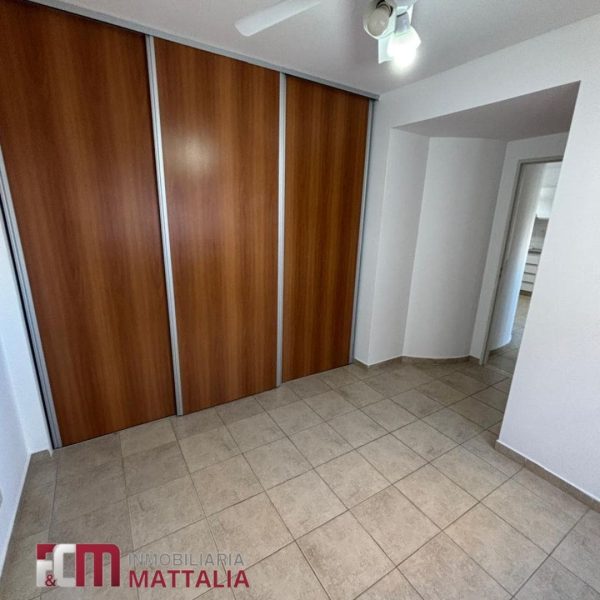 Cómodo y funcional departamento - Imagen 6