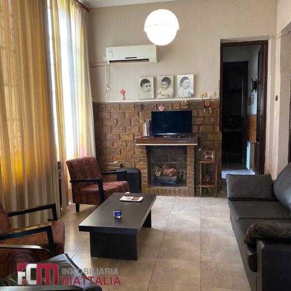 Encantadora casa con estilo tradicional y amplio patio – ideal para familias - Imagen 6