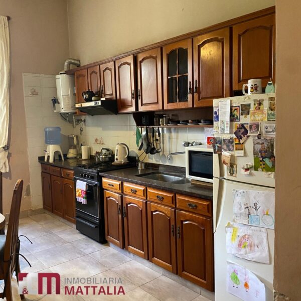 Encantadora casa con estilo tradicional y amplio patio – ideal para familias - Imagen 10
