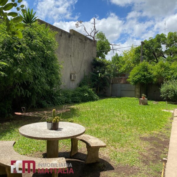 Encantadora casa con estilo tradicional y amplio patio – ideal para familias - Imagen 9