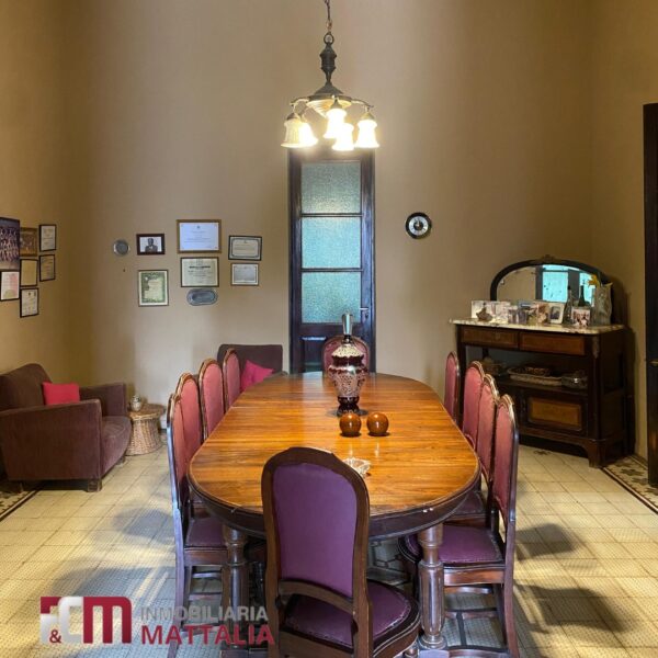 Encantadora casa con estilo tradicional y amplio patio – ideal para familias - Imagen 5