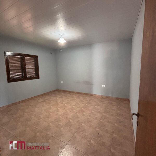 CASA FUNCIONAL CON PATIO - Imagen 2