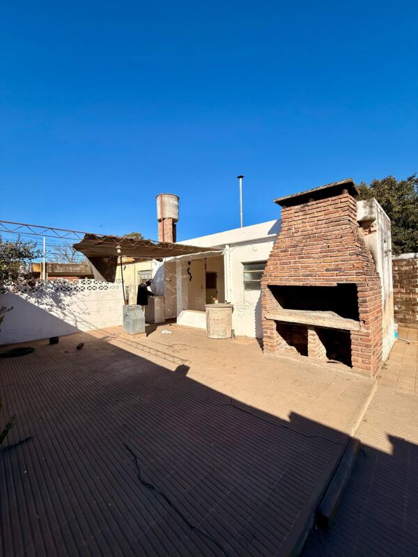 Casa en Venta – Amplio Terreno con Pileta y Espacios Verdes - Imagen 8