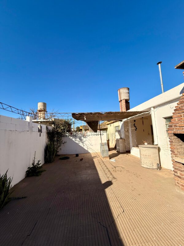 Casa en Venta – Amplio Terreno con Pileta y Espacios Verdes - Imagen 10