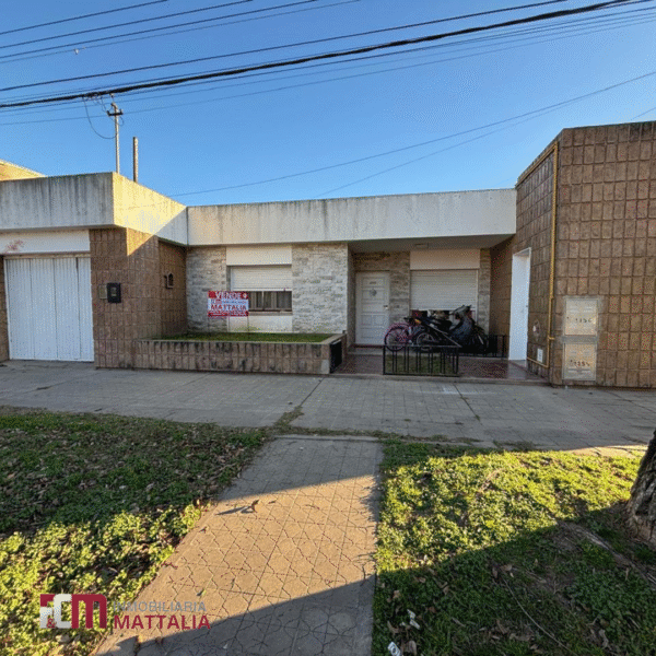 EN VENTA SÓLIDA Y CÓMODA VIVIENDA