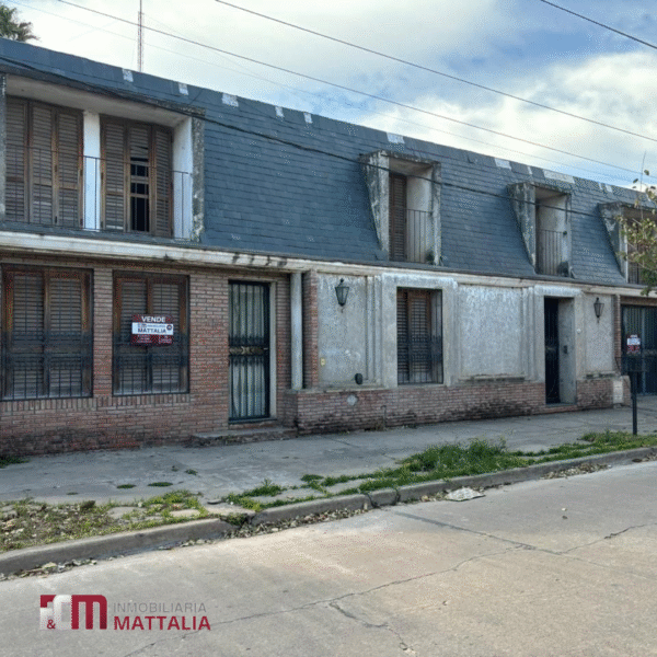 CASA AMPLIA IDEAL PARA REFACCIONAR